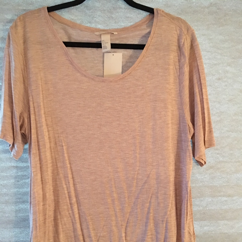 NWT. H&M Basic Tee. Size L. Light Rose Color